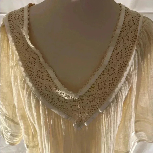 Ciel Cream Lace Trim Tunic - Picture 6 of 6